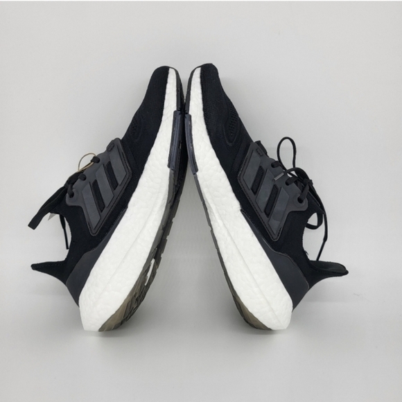 New Adidas Black Ultraboost 22 Running Shoes Women's Size 7 - Picture 5 of 6
